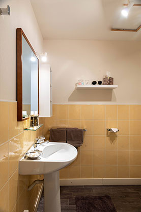 Le Gargantua | Grangousier Bedroom | Bathroom